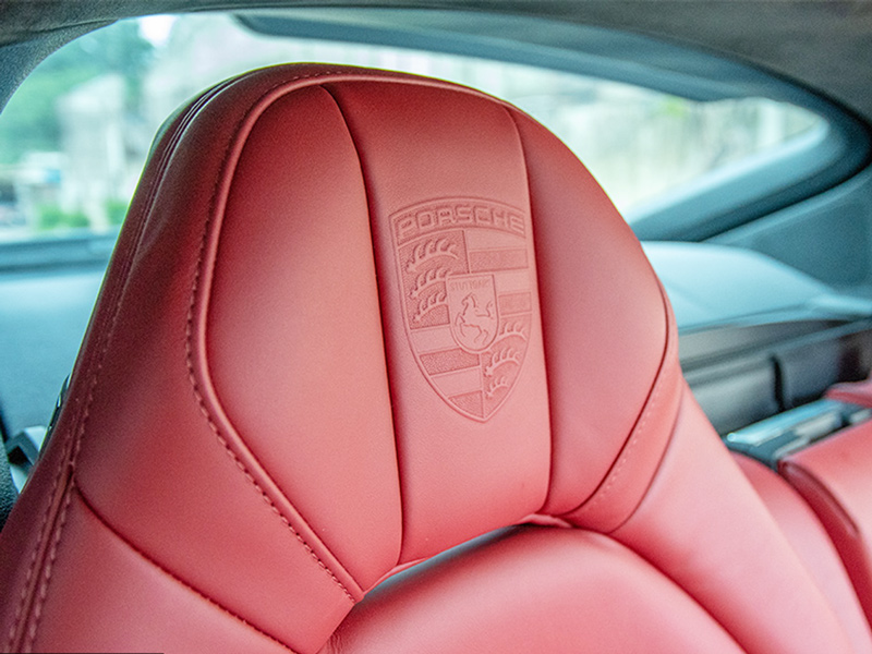 豪车座椅面料车标压花技术解析