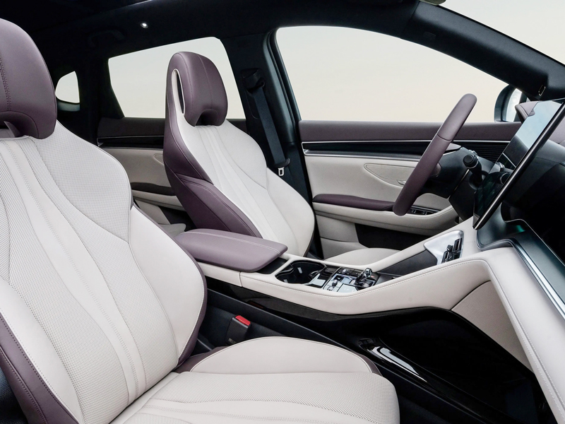 汽车内饰中真皮和塑料材料的对比